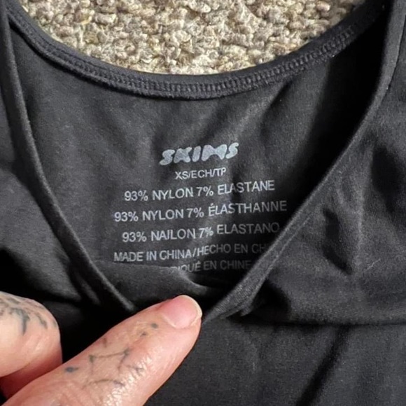 COPY - Skims xs black tank top - Picture 4 of 4
